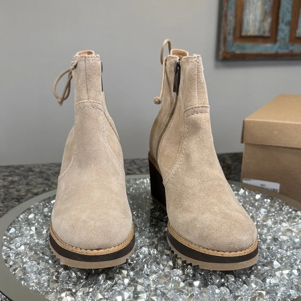 Earth Suede Wedge Bootie in Light Taupe NEW 6